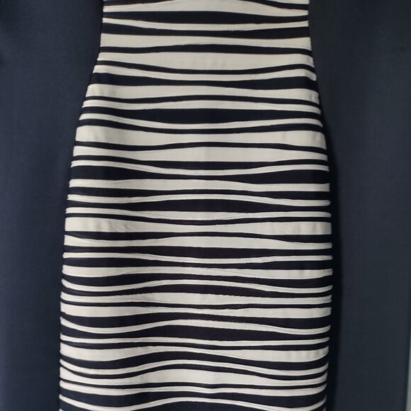 Navy & White Split V-neck Striped Shift Dress - Picture 4 of 8